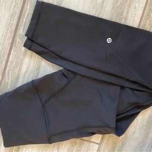 Lululemon Wunder Train 25” size 6. Worn only a couple times.